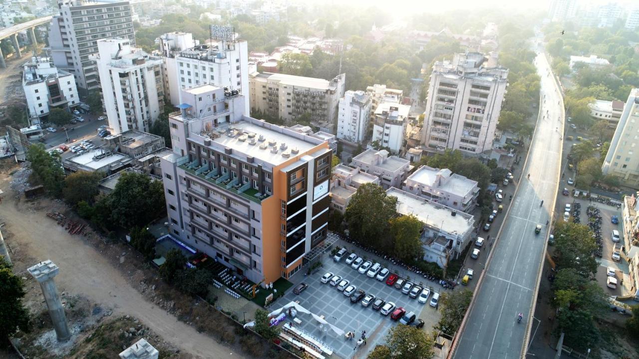 Apricot Hotel , Amhedabad Dış mekan fotoğraf