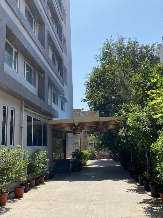 Apricot Hotel , Amhedabad Dış mekan fotoğraf