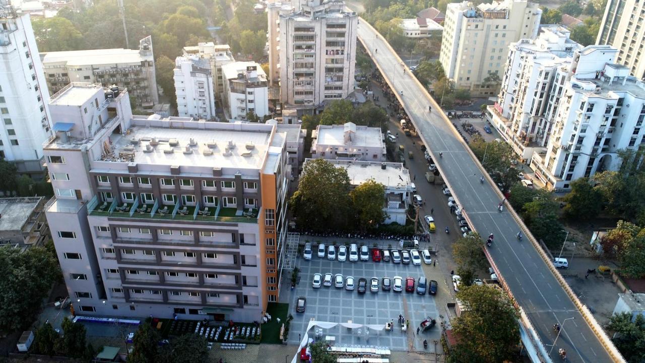 Apricot Hotel , Amhedabad Dış mekan fotoğraf