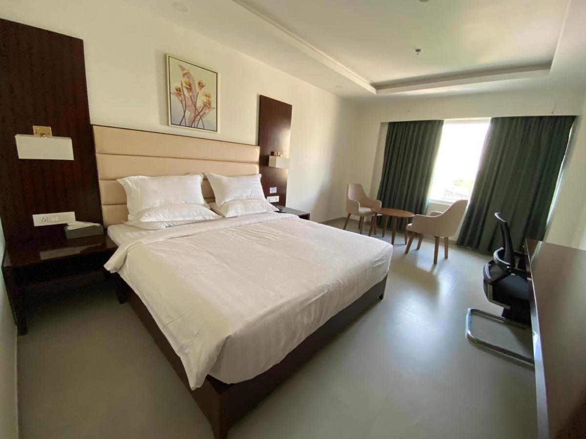 Apricot Hotel , Amhedabad Dış mekan fotoğraf