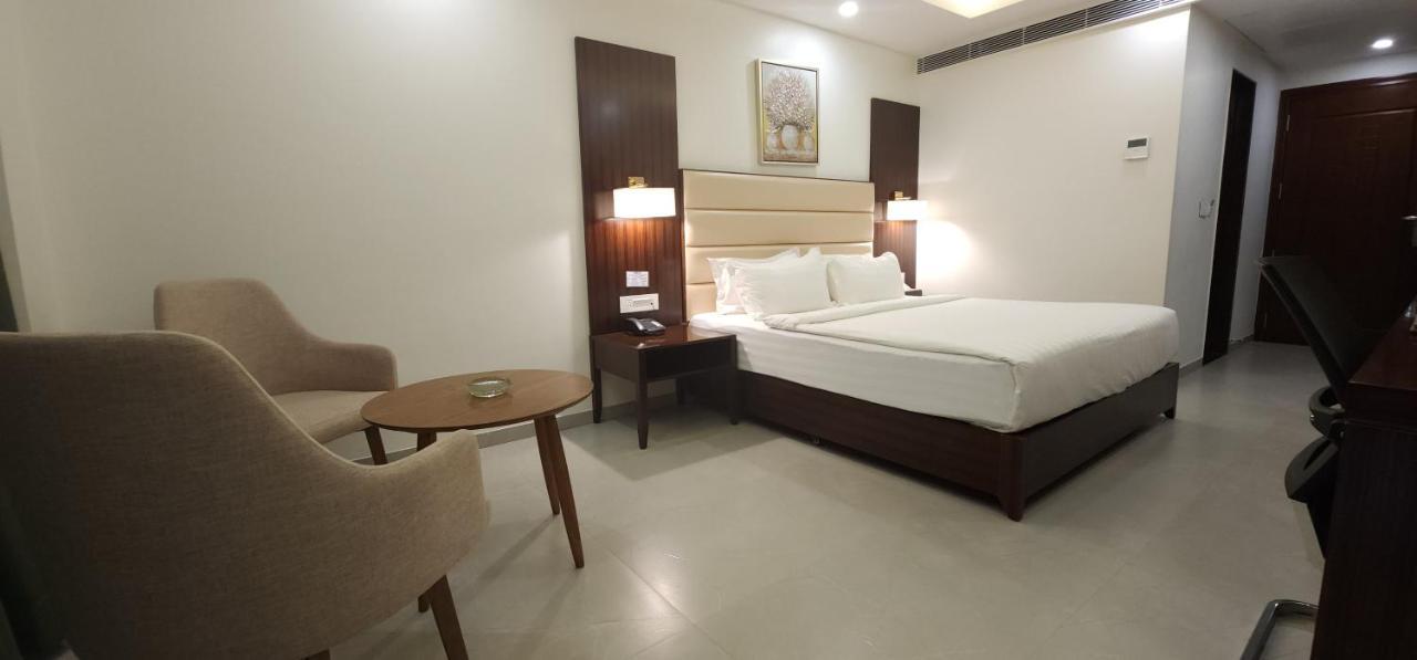 Apricot Hotel , Amhedabad Dış mekan fotoğraf