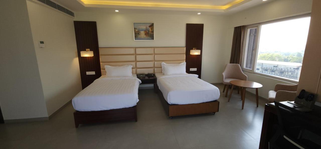 Apricot Hotel , Amhedabad Dış mekan fotoğraf