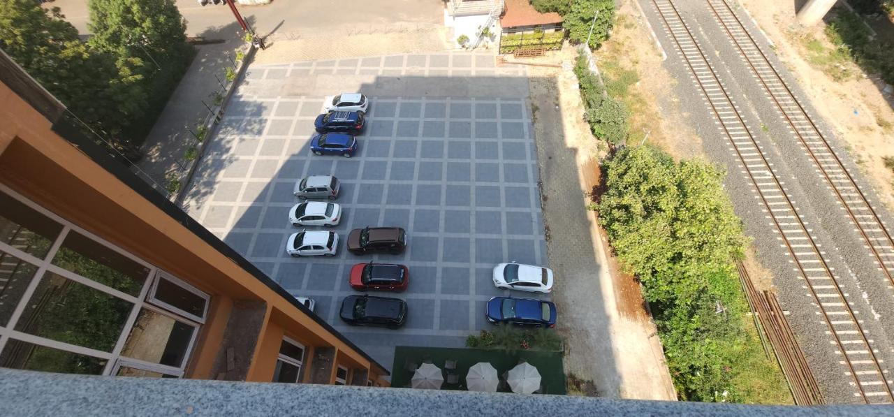 Apricot Hotel , Amhedabad Dış mekan fotoğraf