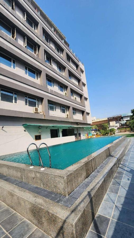 Apricot Hotel , Amhedabad Dış mekan fotoğraf