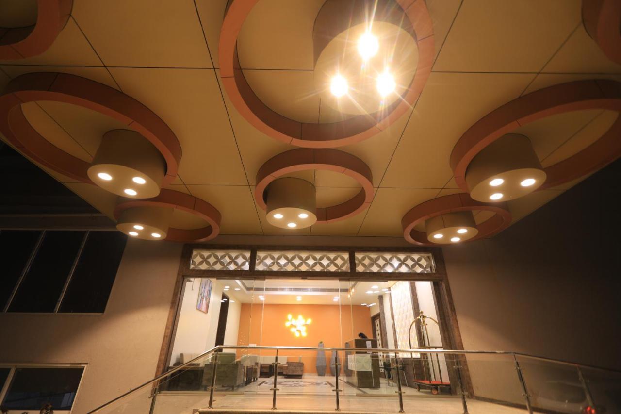 Apricot Hotel , Amhedabad Dış mekan fotoğraf