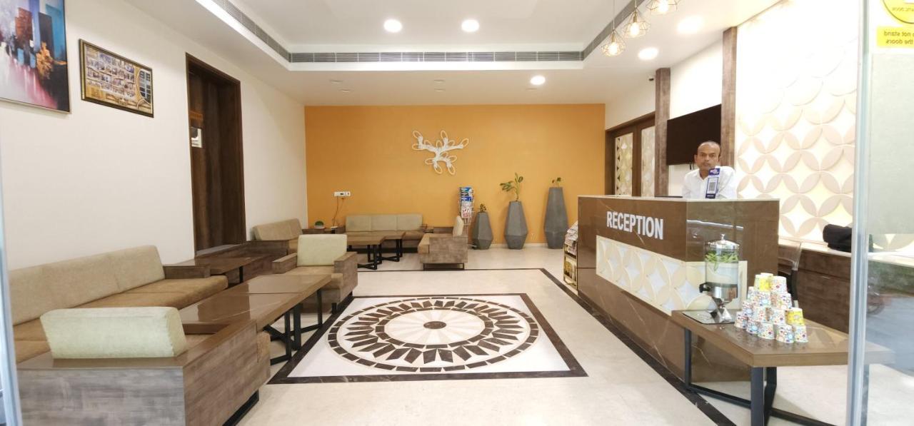 Apricot Hotel , Amhedabad Dış mekan fotoğraf