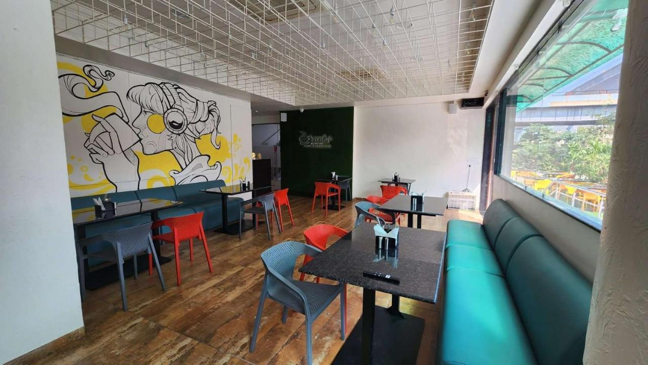 Apricot Hotel , Amhedabad Dış mekan fotoğraf
