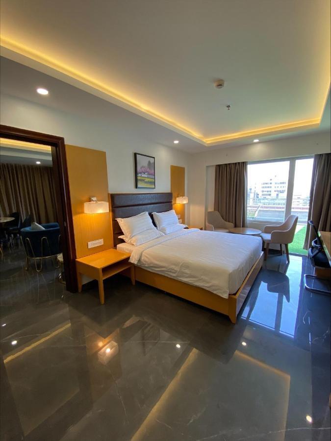 Apricot Hotel , Amhedabad Dış mekan fotoğraf