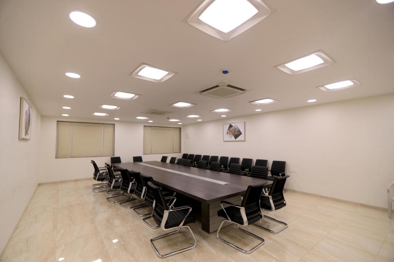 Apricot Hotel , Amhedabad Dış mekan fotoğraf