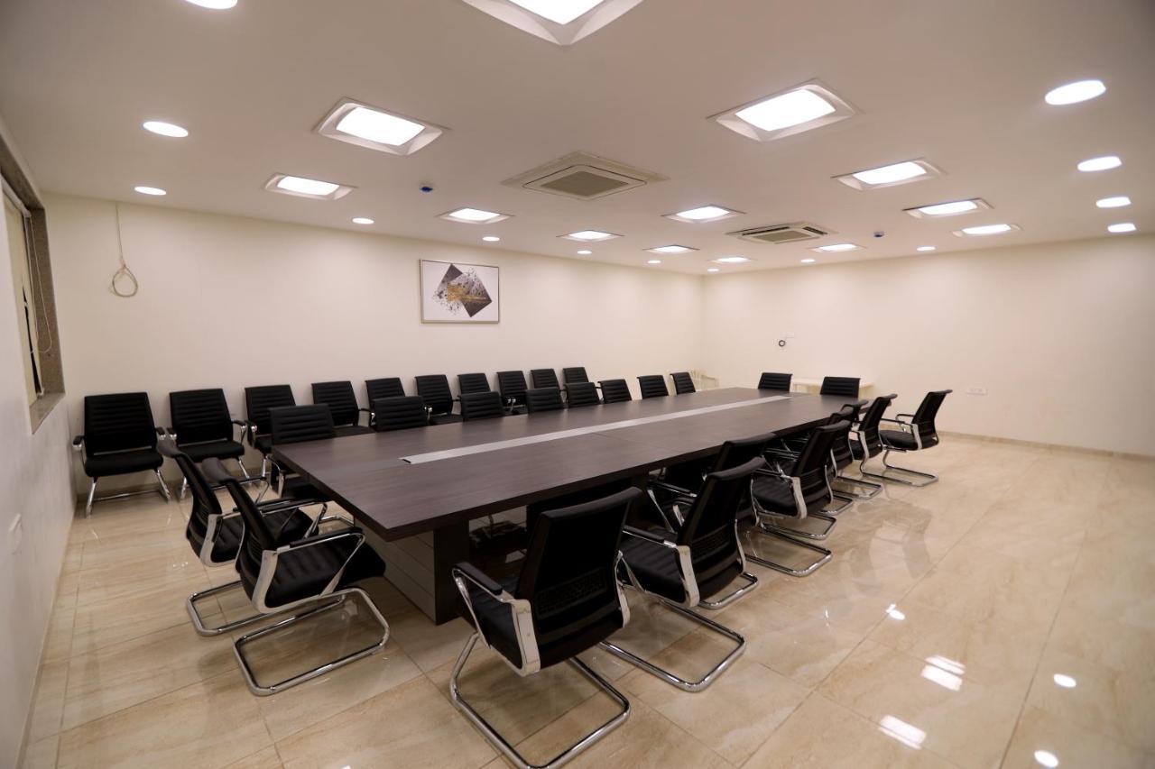 Apricot Hotel , Amhedabad Dış mekan fotoğraf